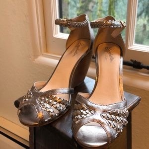 Seychelles « Like A Lady” size 8 metallic sandals